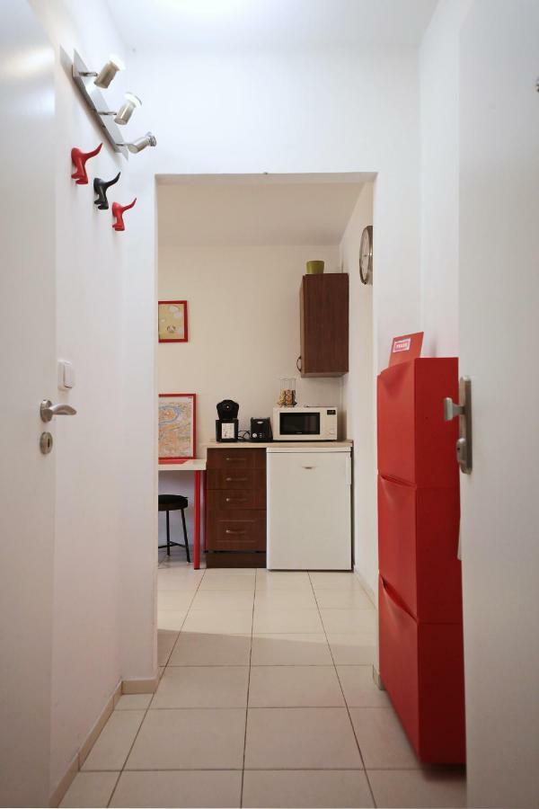 Invalidovna Apartment Прага Экстерьер фото