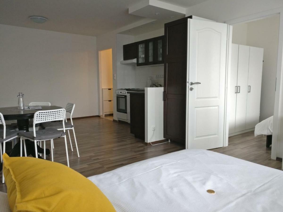 Invalidovna Apartment Прага Экстерьер фото