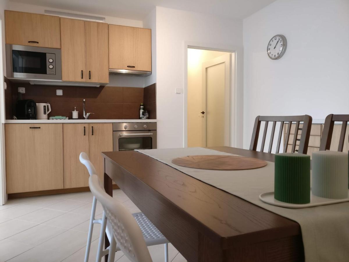 Invalidovna Apartment Прага Экстерьер фото